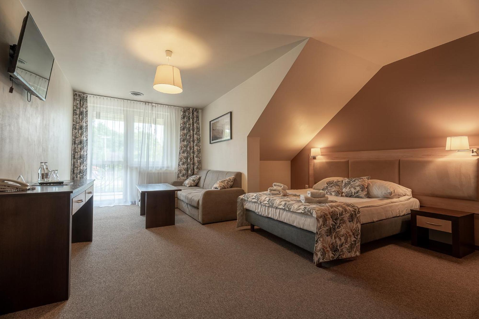 Hotel Cztery Pory Roku Głogów Małopolski Exteriér fotografie